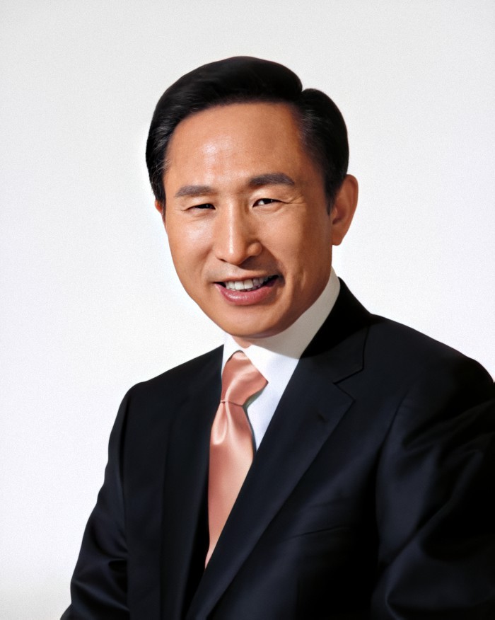 李明博